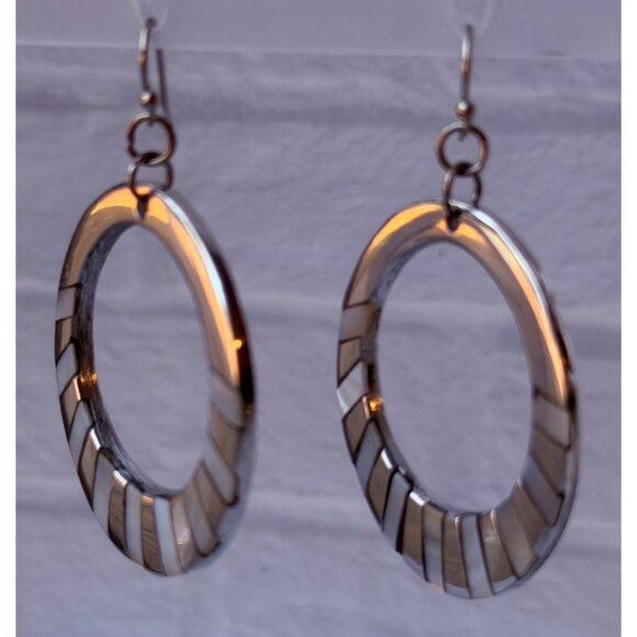 Vintage Chico’s Y2K Silver Hoop Earrings with Mother-of-Pearl Accents Modern NOS - Picture 6 of 10